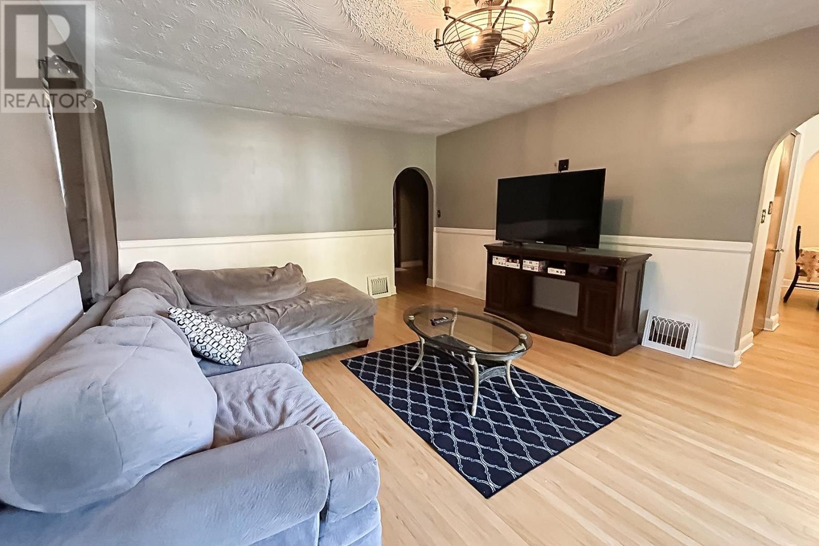 449 Wellington St, Sault Ste. Marie, Ontario  P6A 2M1 - Photo 8 - SM260109