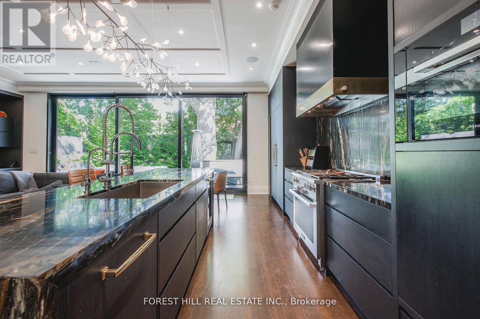 176 BALMORAL AVENUE Toronto (Casa Loma), ON M4V 1J6