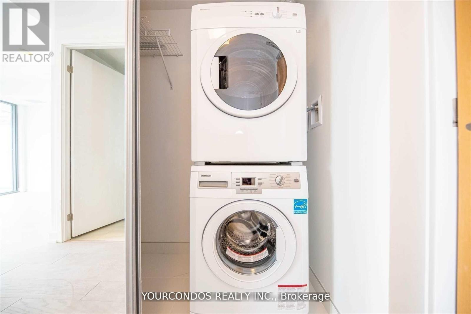 912 - 11 Wellesley Street W, Toronto, Ontario  M4Y 0G4 - Photo 10 - C12700724