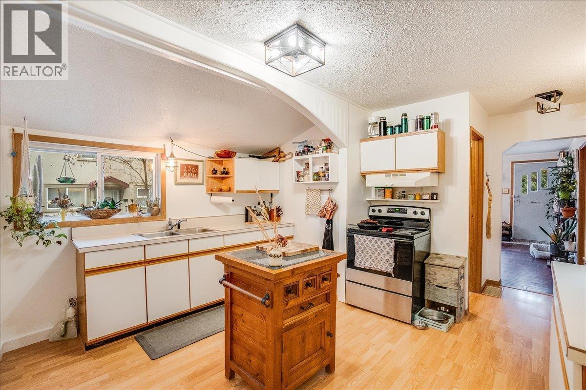 810 Kokanee Avenue, Nelson, British Columbia  V1L 3P6 - Photo 9 - 10372535