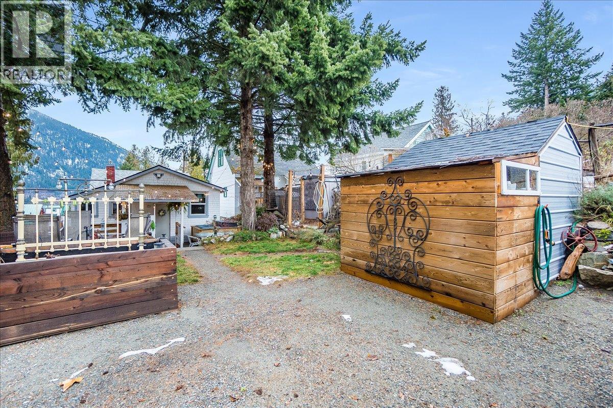 810 Kokanee Avenue, Nelson, British Columbia  V1L 3P6 - Photo 37 - 10372535