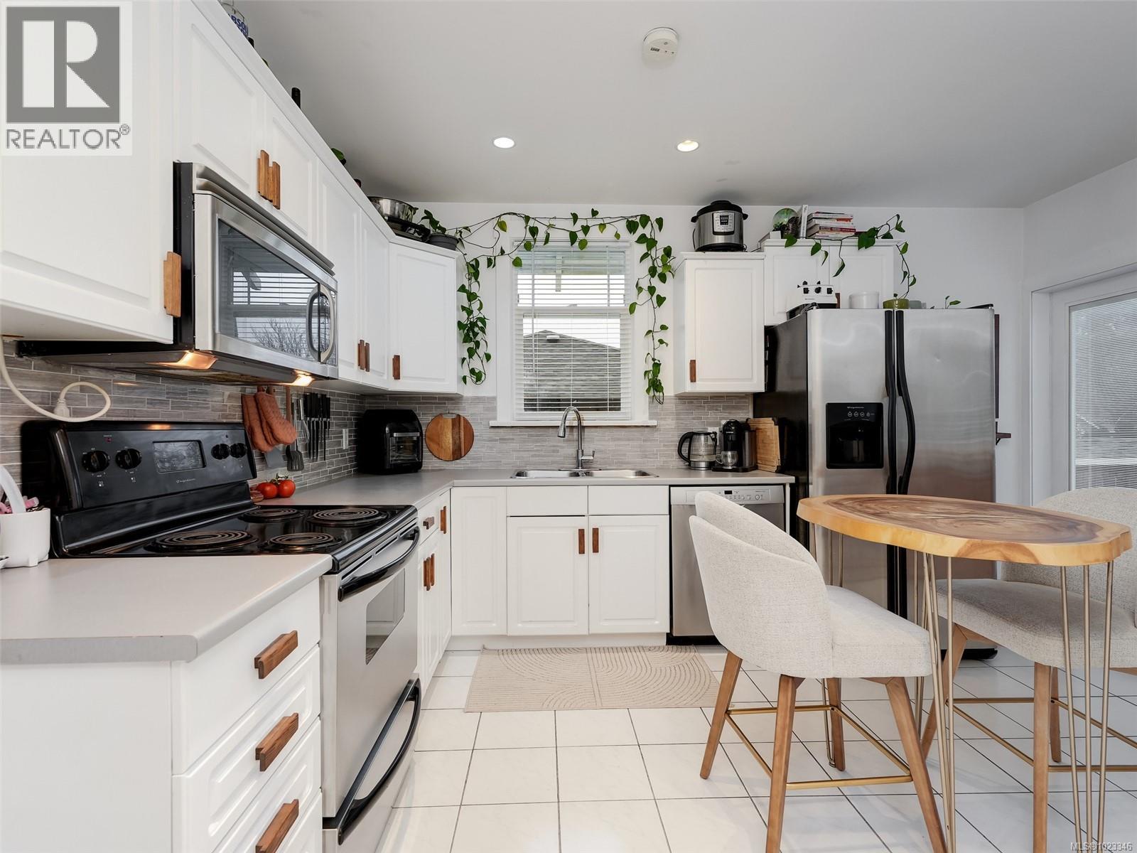 3115 Somerset St, Victoria, British Columbia  V8X 1C8 - Photo 9 - 1023346