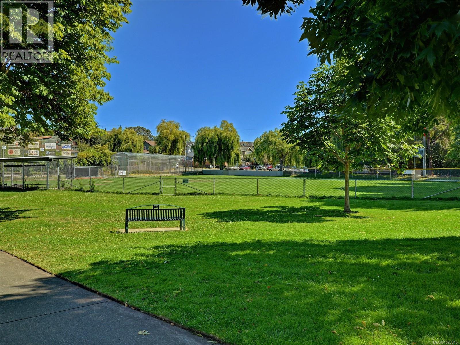 3115 Somerset St, Victoria, British Columbia  V8X 1C8 - Photo 37 - 1023346