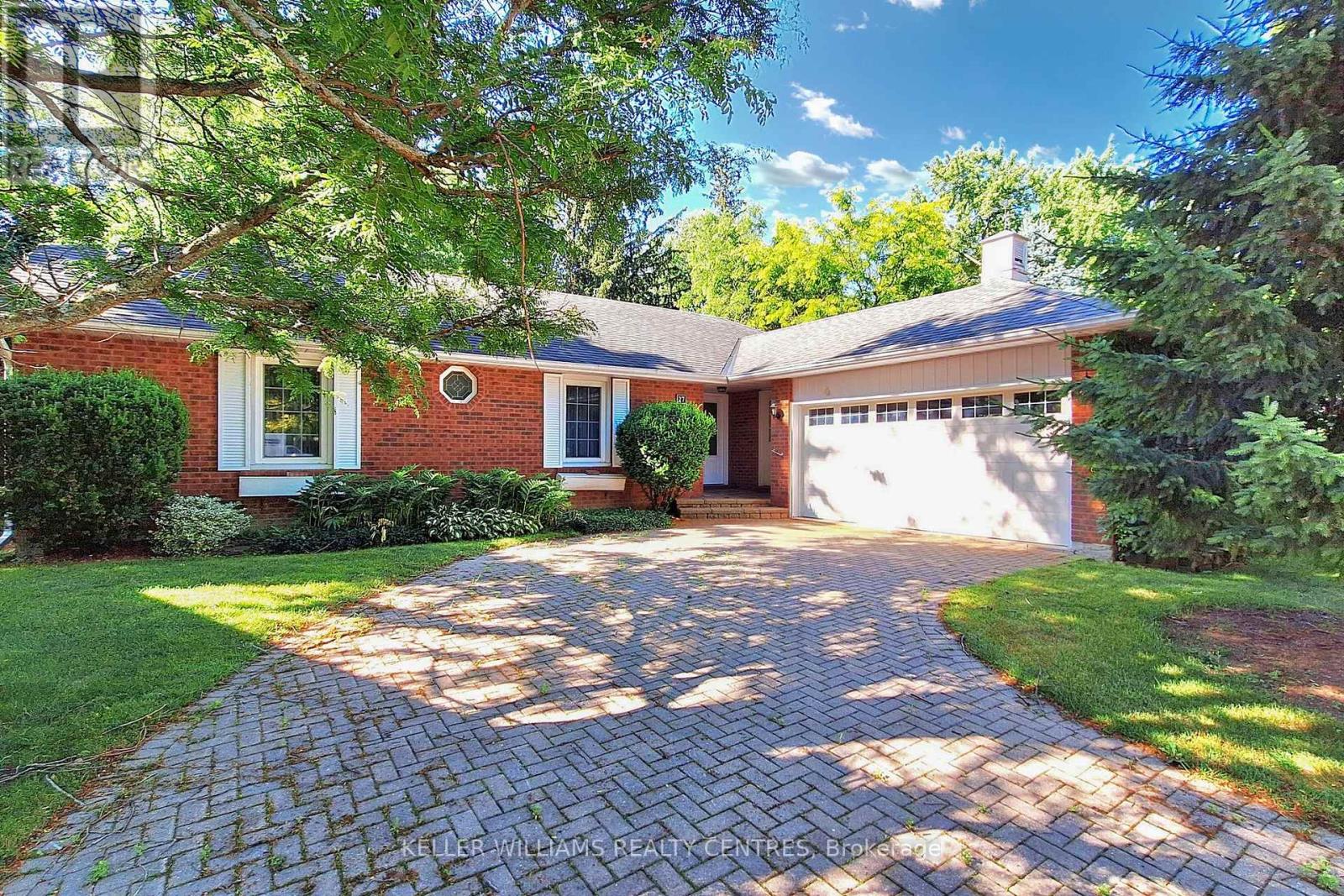 27 Hawthorne Lane, Aurora, Ontario  L4G 3K8 - Photo 2 - N12700660