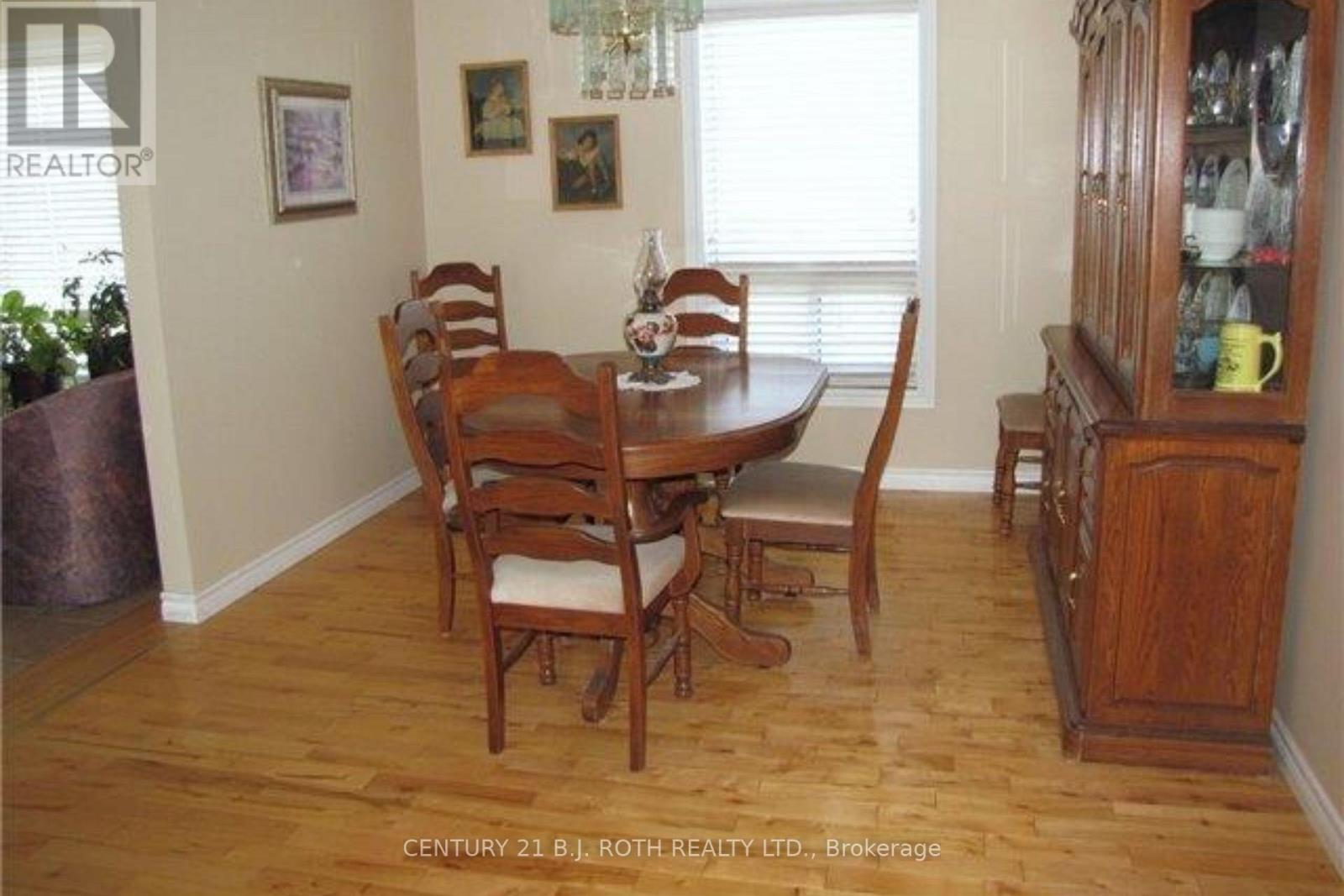 Main - 141 Gunn Street, Barrie (Wellington), Ontario  L4M 2H6 - Photo 4 - S12700716