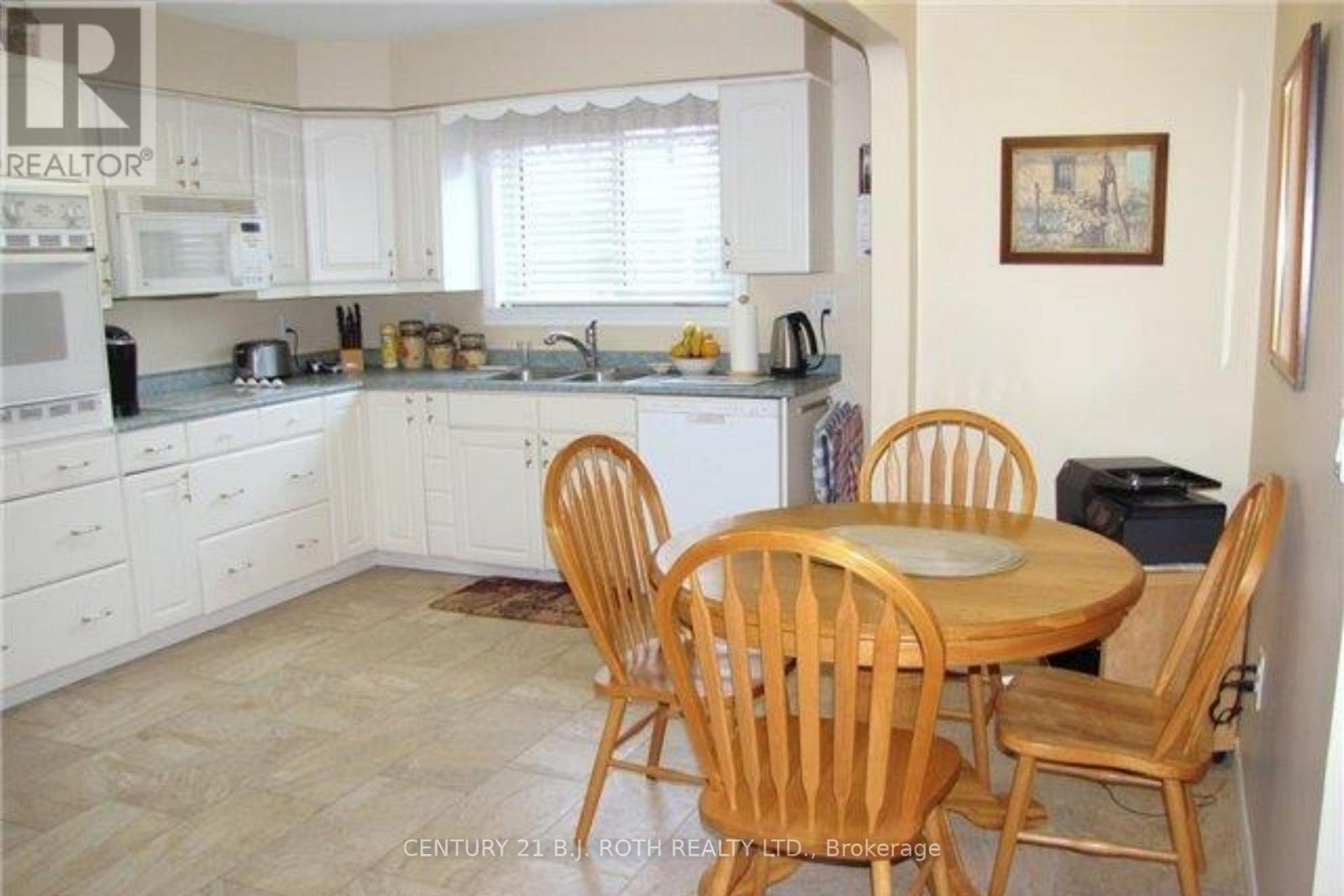 Main - 141 Gunn Street, Barrie (Wellington), Ontario  L4M 2H6 - Photo 5 - S12700716