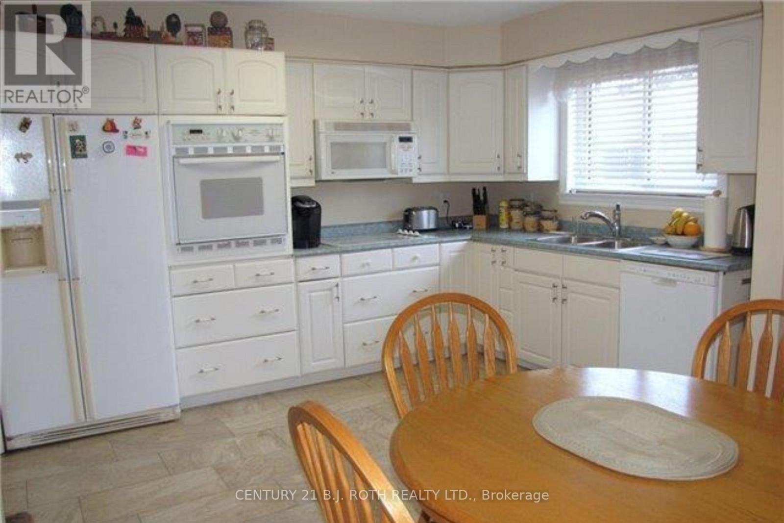 Main - 141 Gunn Street, Barrie (Wellington), Ontario  L4M 2H6 - Photo 6 - S12700716