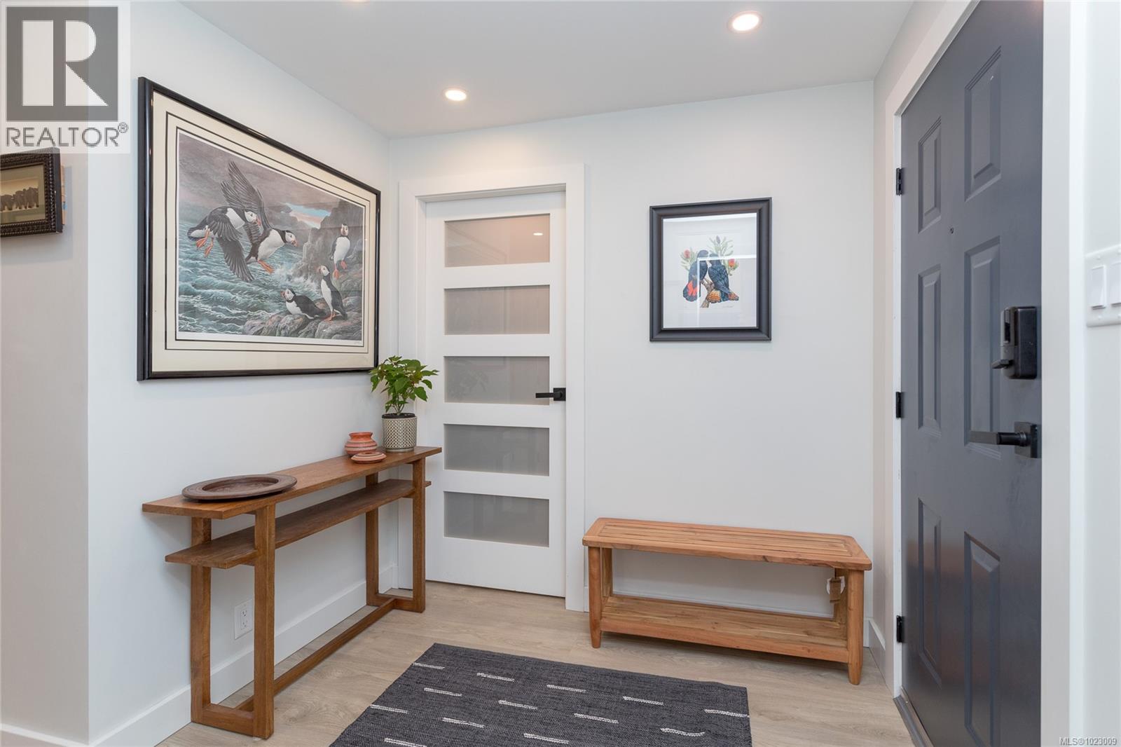 1a 9851 Second St, Sidney, British Columbia  V8L 3C7 - Photo 5 - 1023009