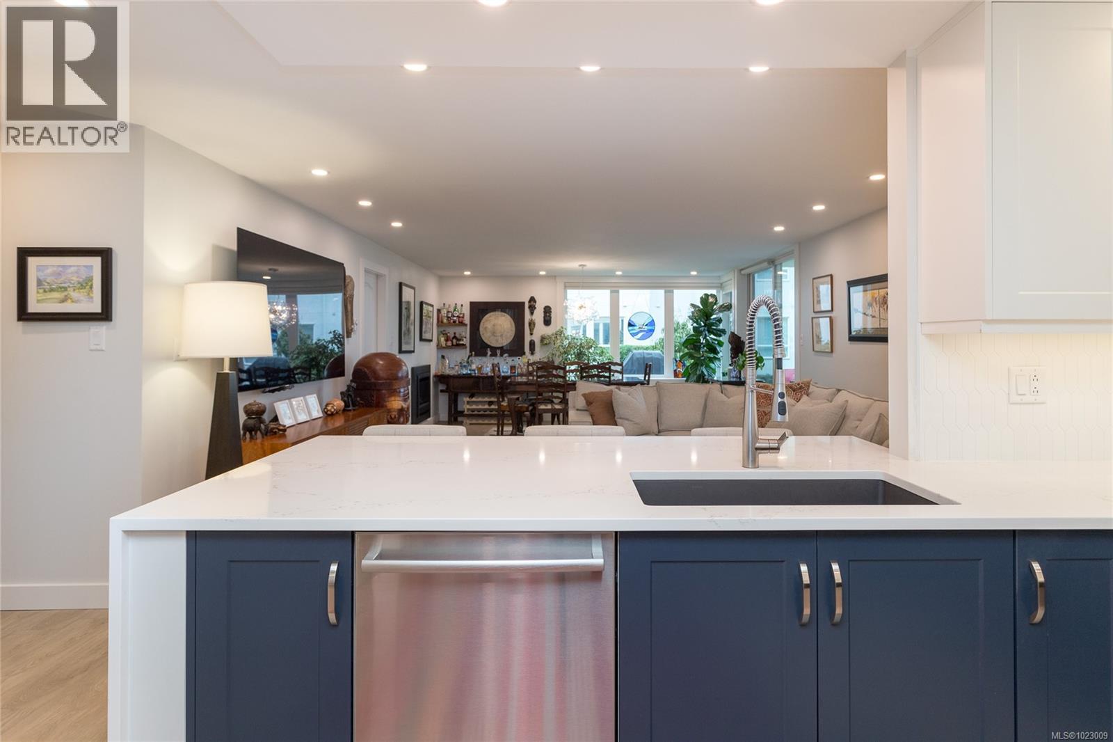 1a 9851 Second St, Sidney, British Columbia  V8L 3C7 - Photo 8 - 1023009