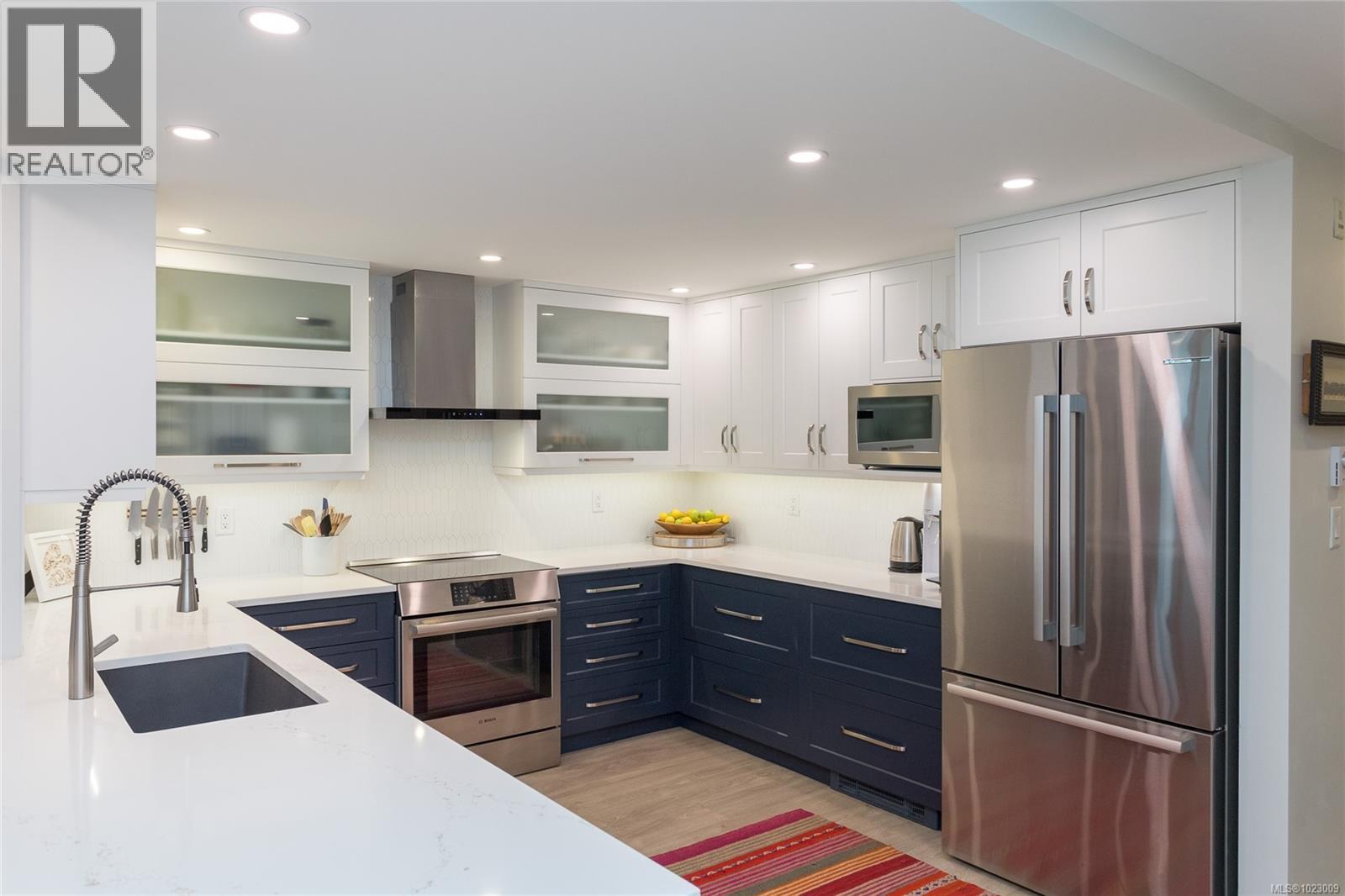 1a 9851 Second St, Sidney, British Columbia  V8L 3C7 - Photo 9 - 1023009