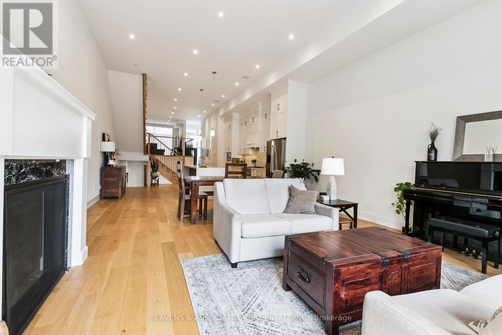 1040 Enola Avenue, Mississauga, Ontario  L5G 4A9 - Photo 10 - W12700590