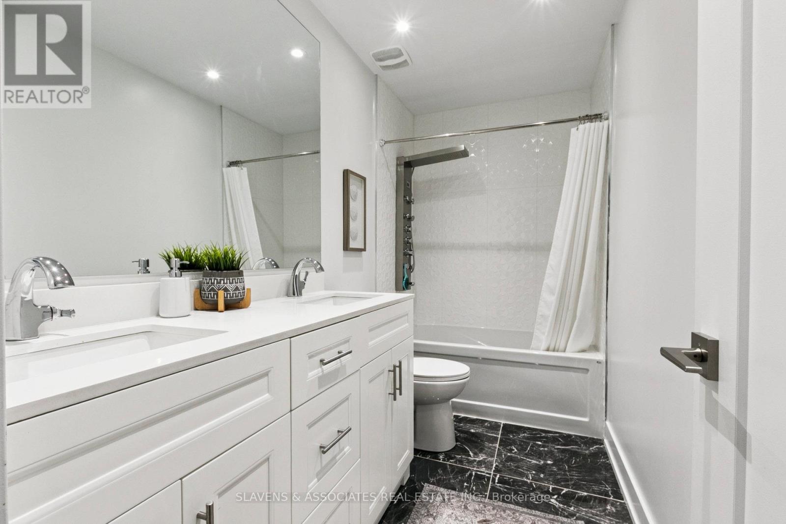 1040 Enola Avenue, Mississauga, Ontario  L5G 4A9 - Photo 28 - W12700590