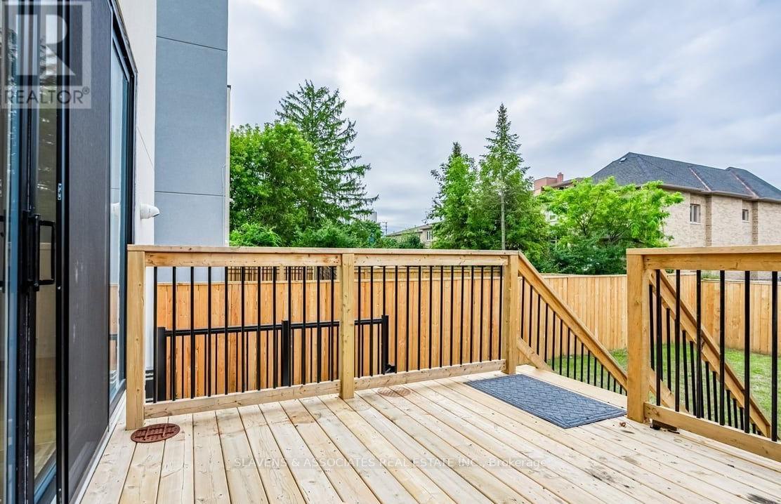 1040 Enola Avenue, Mississauga, Ontario  L5G 4A9 - Photo 32 - W12700590