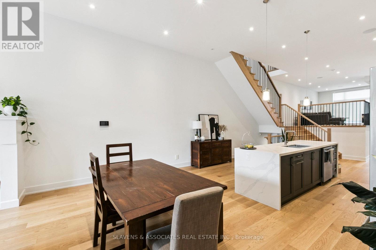 1040 Enola Avenue, Mississauga, Ontario  L5G 4A9 - Photo 9 - W12700590