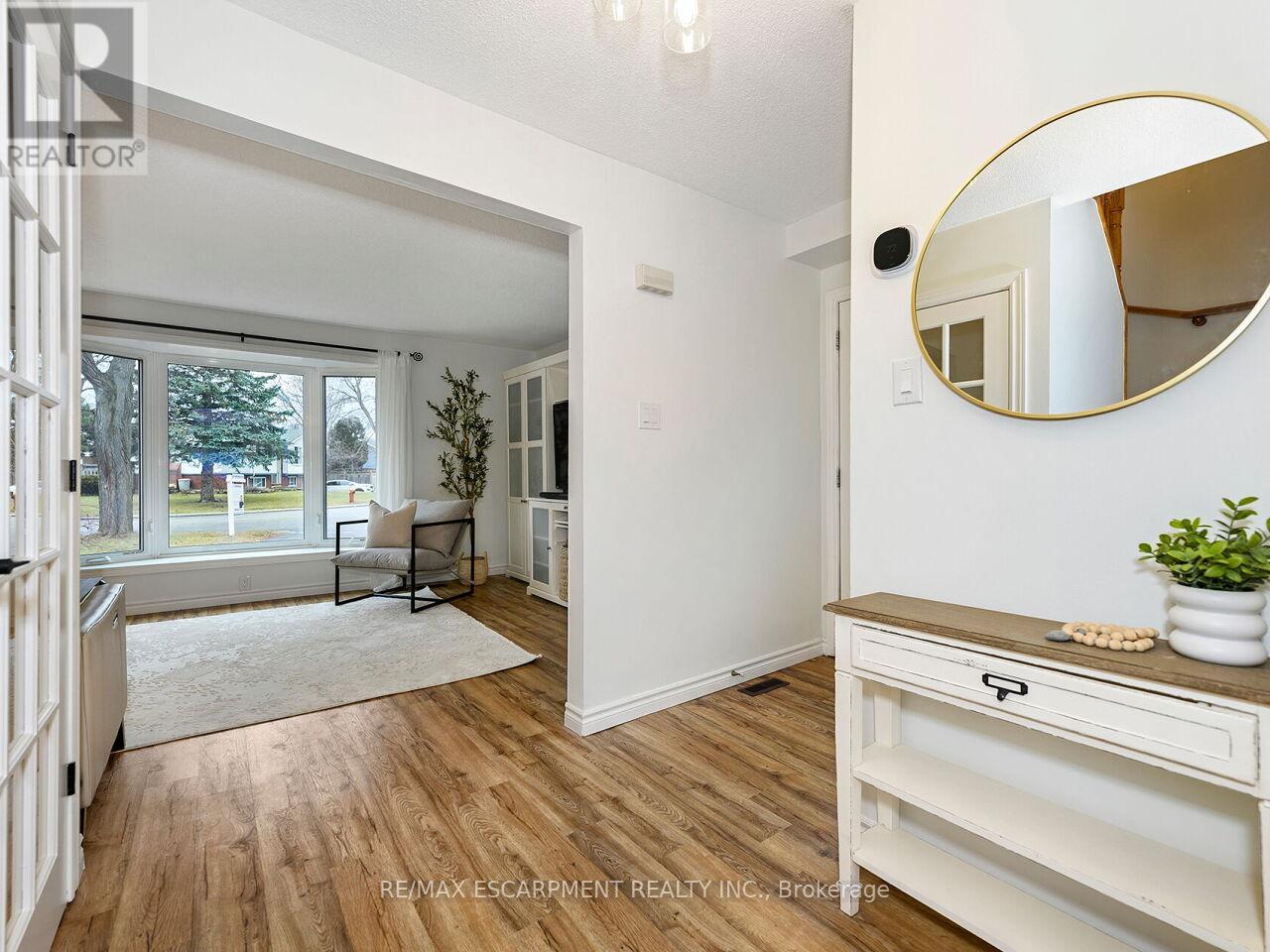 655 Lomond Crescent, Burlington, Ontario  L7L 2N8 - Photo 10 - W12700690