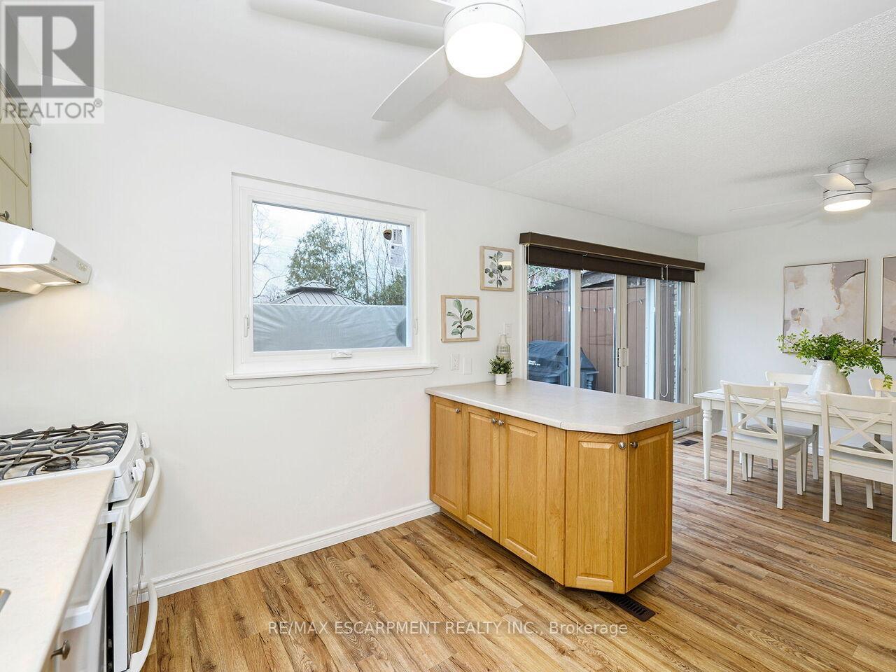 655 Lomond Crescent, Burlington, Ontario  L7L 2N8 - Photo 18 - W12700690