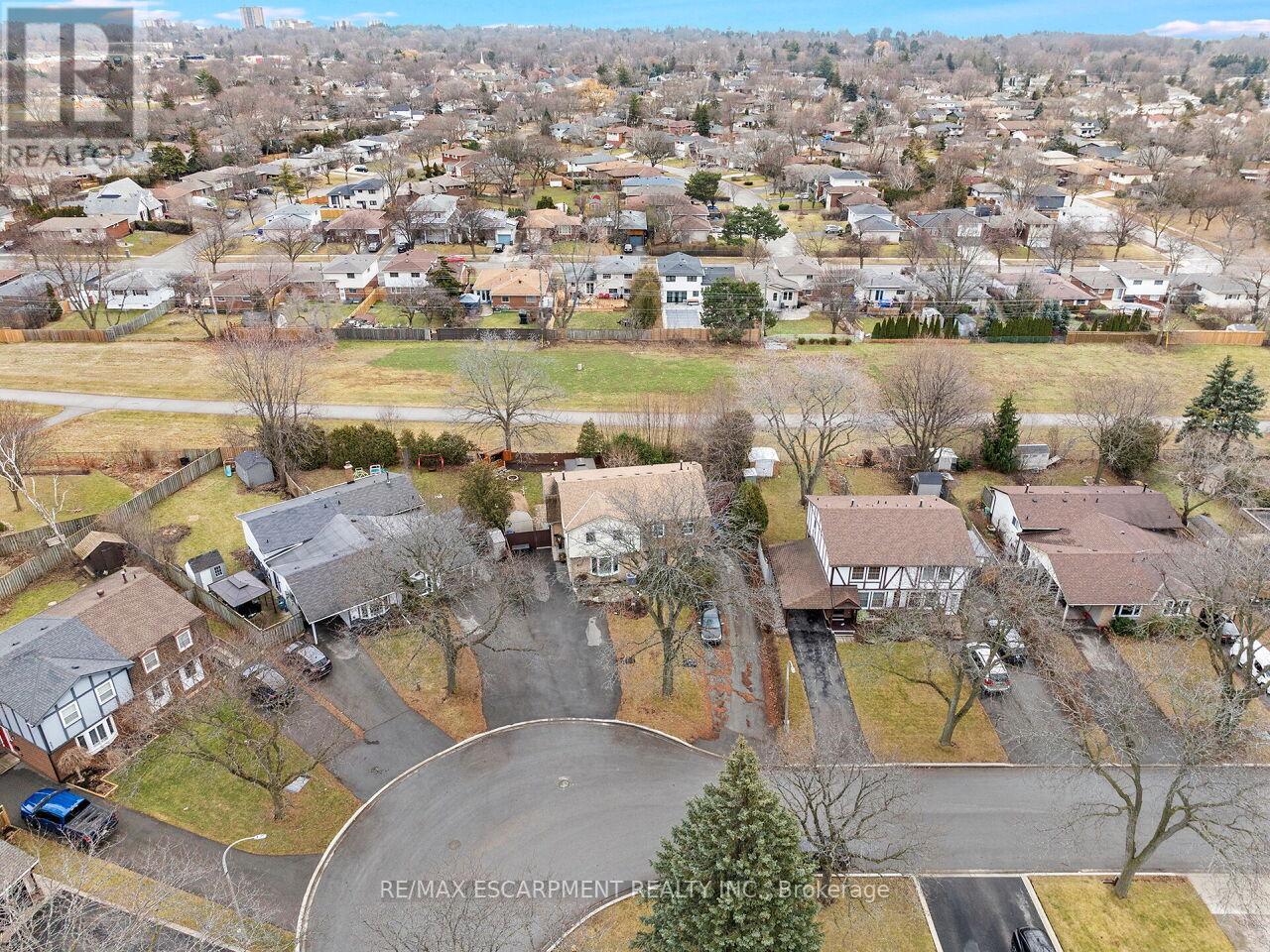 655 Lomond Crescent, Burlington, Ontario  L7L 2N8 - Photo 2 - W12700690