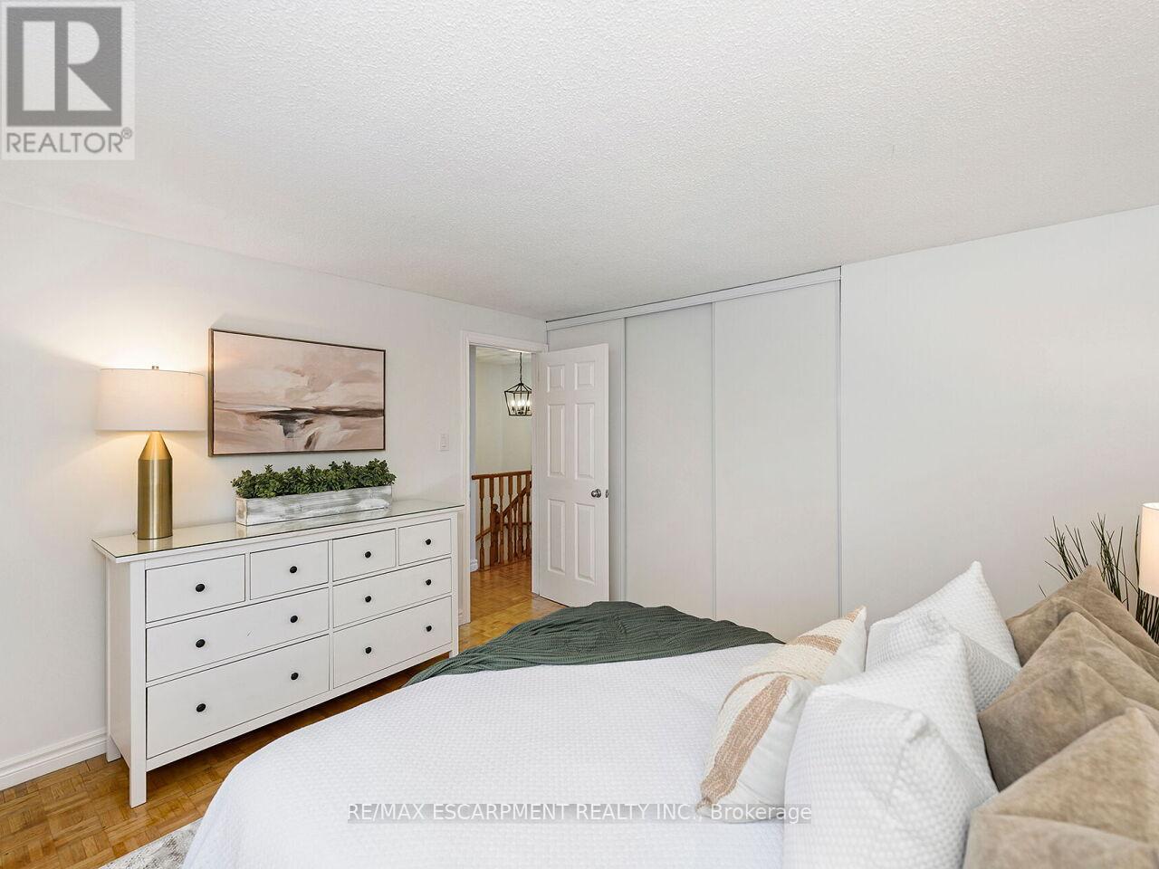 655 Lomond Crescent, Burlington, Ontario  L7L 2N8 - Photo 33 - W12700690