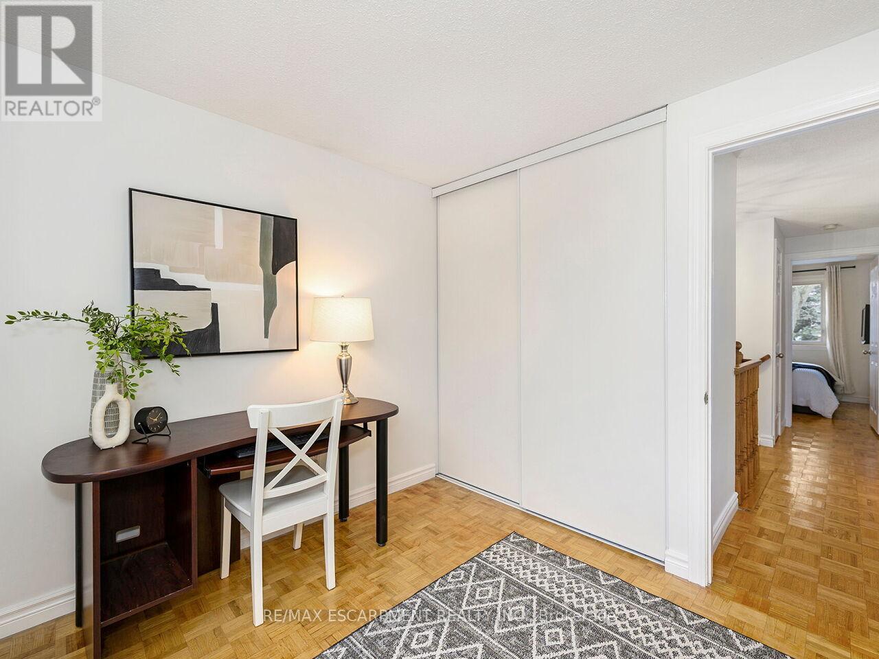 655 Lomond Crescent, Burlington, Ontario  L7L 2N8 - Photo 35 - W12700690