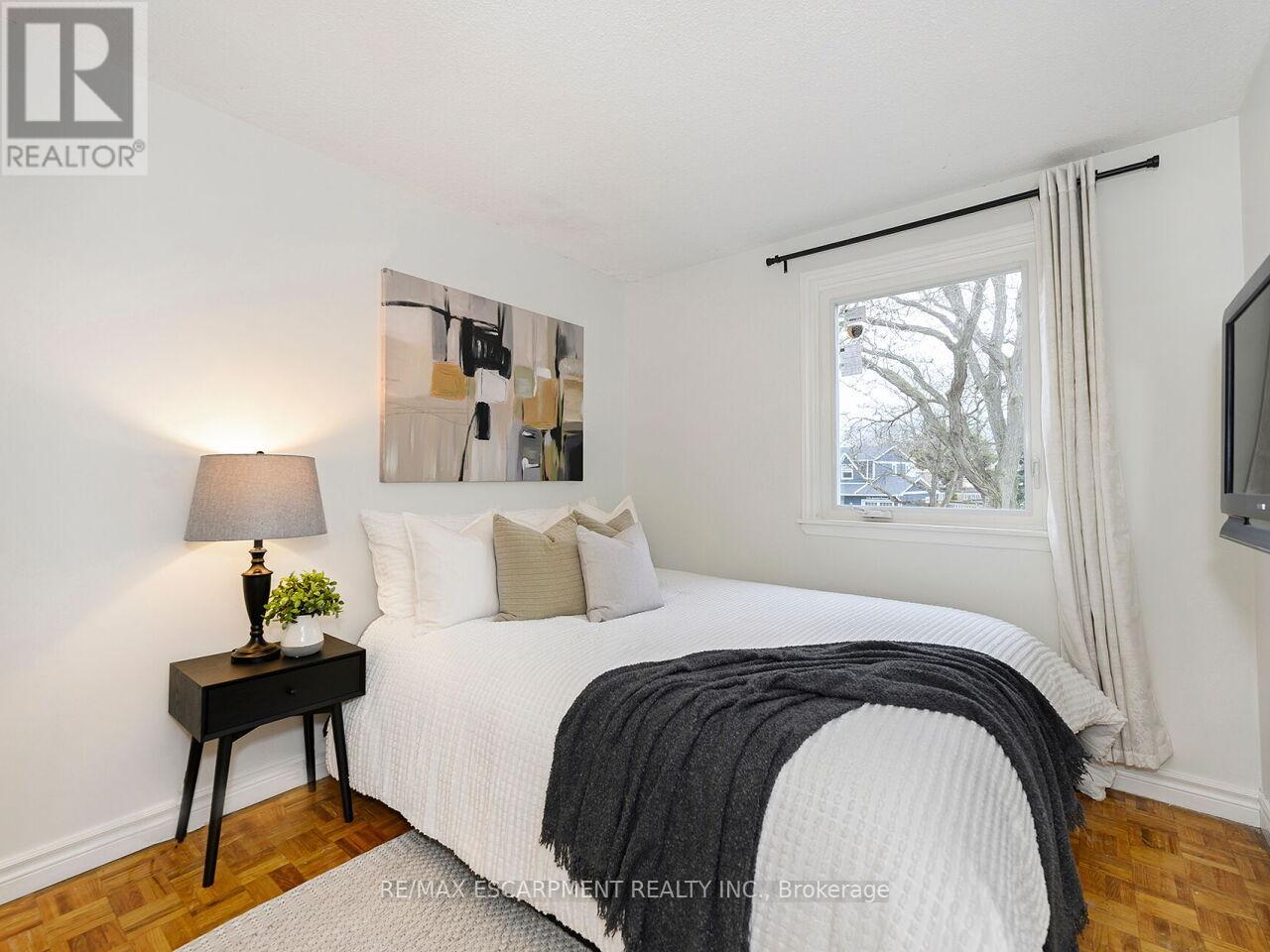 655 Lomond Crescent, Burlington, Ontario  L7L 2N8 - Photo 38 - W12700690