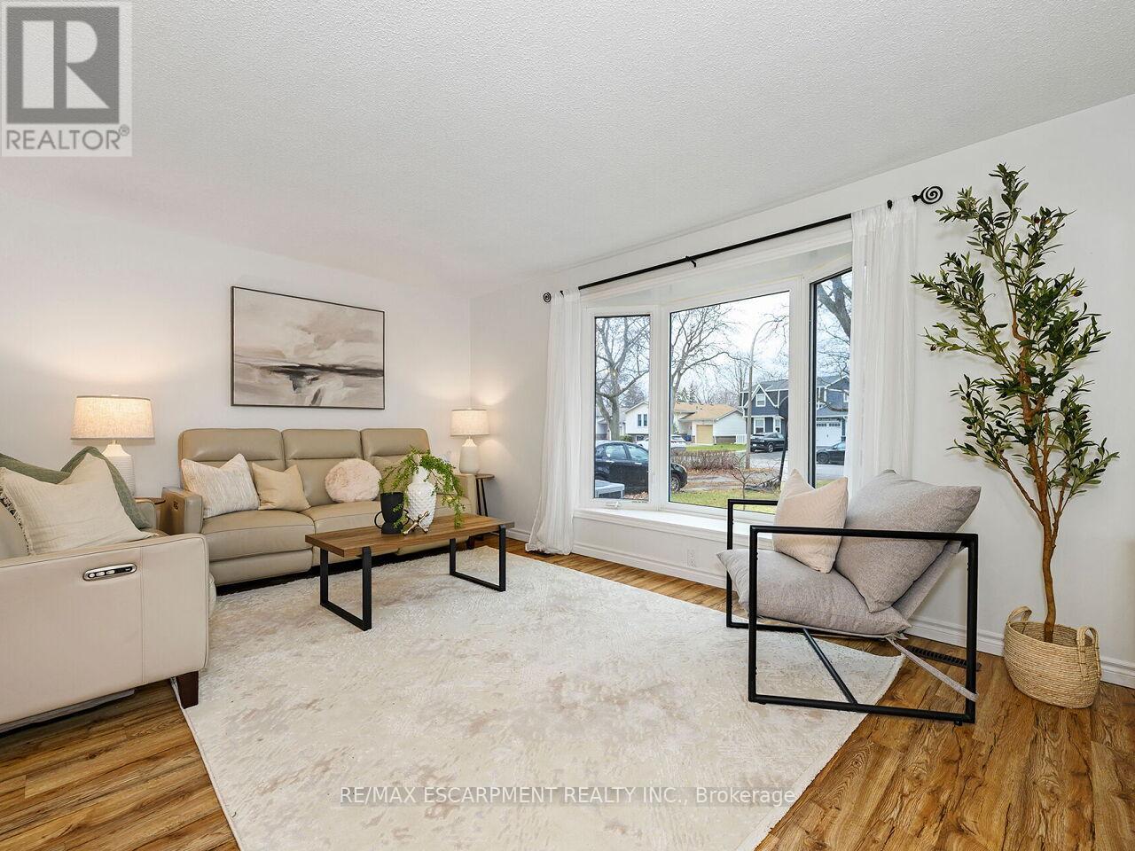 655 Lomond Crescent, Burlington, Ontario  L7L 2N8 - Photo 4 - W12700690