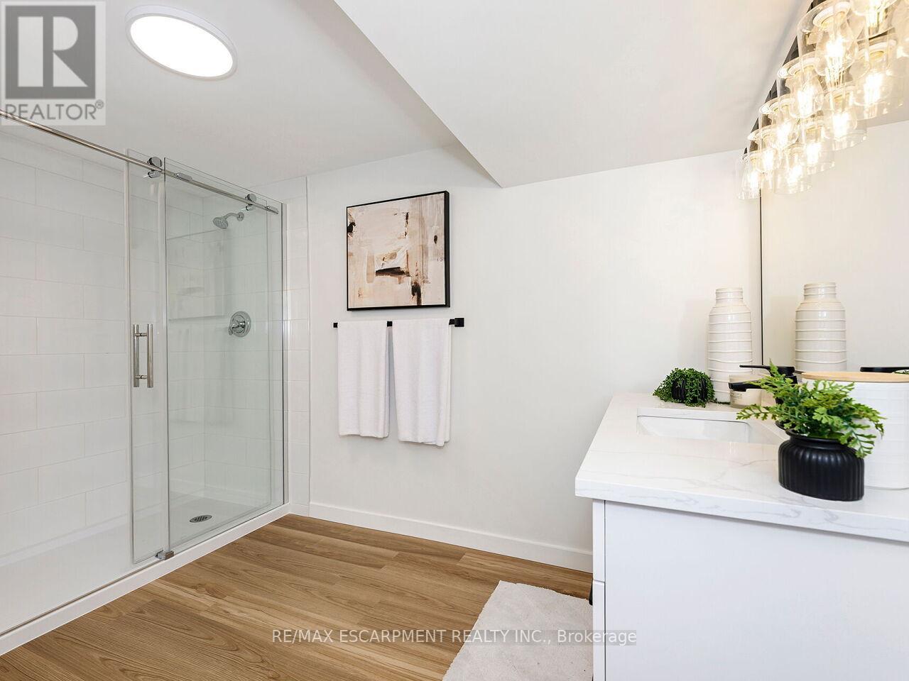 655 Lomond Crescent, Burlington, Ontario  L7L 2N8 - Photo 40 - W12700690