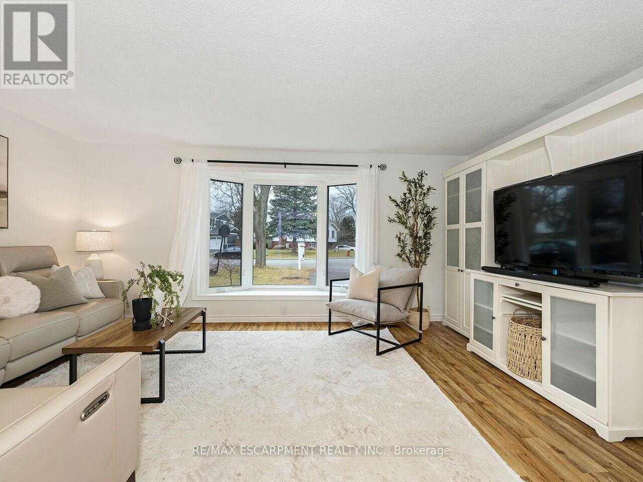 655 Lomond Crescent, Burlington, Ontario  L7L 2N8 - Photo 8 - W12700690