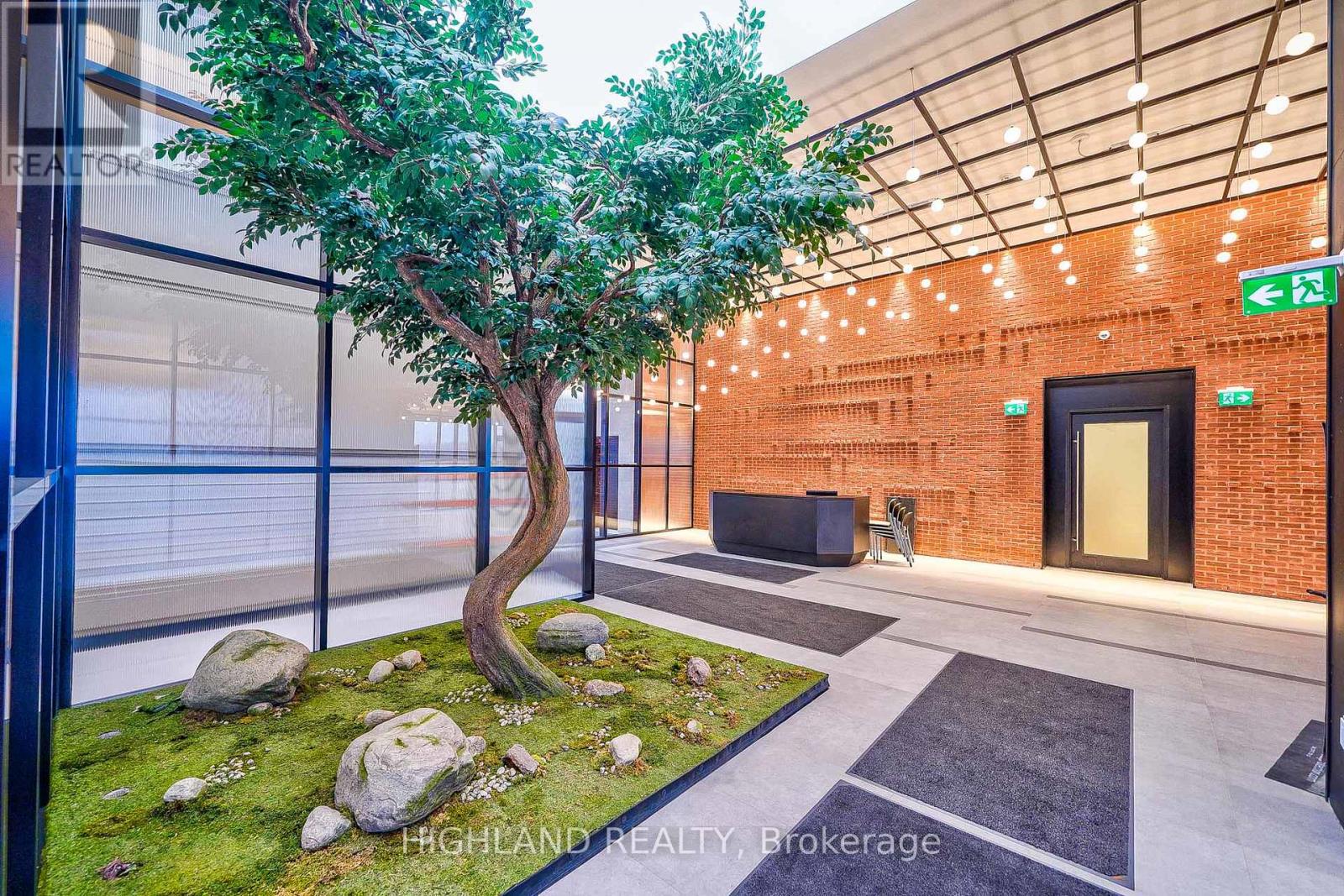 110 - 3220 William Coltson Avenue, Oakville, Ontario  L6H 7X9 - Photo 2 - W12700708