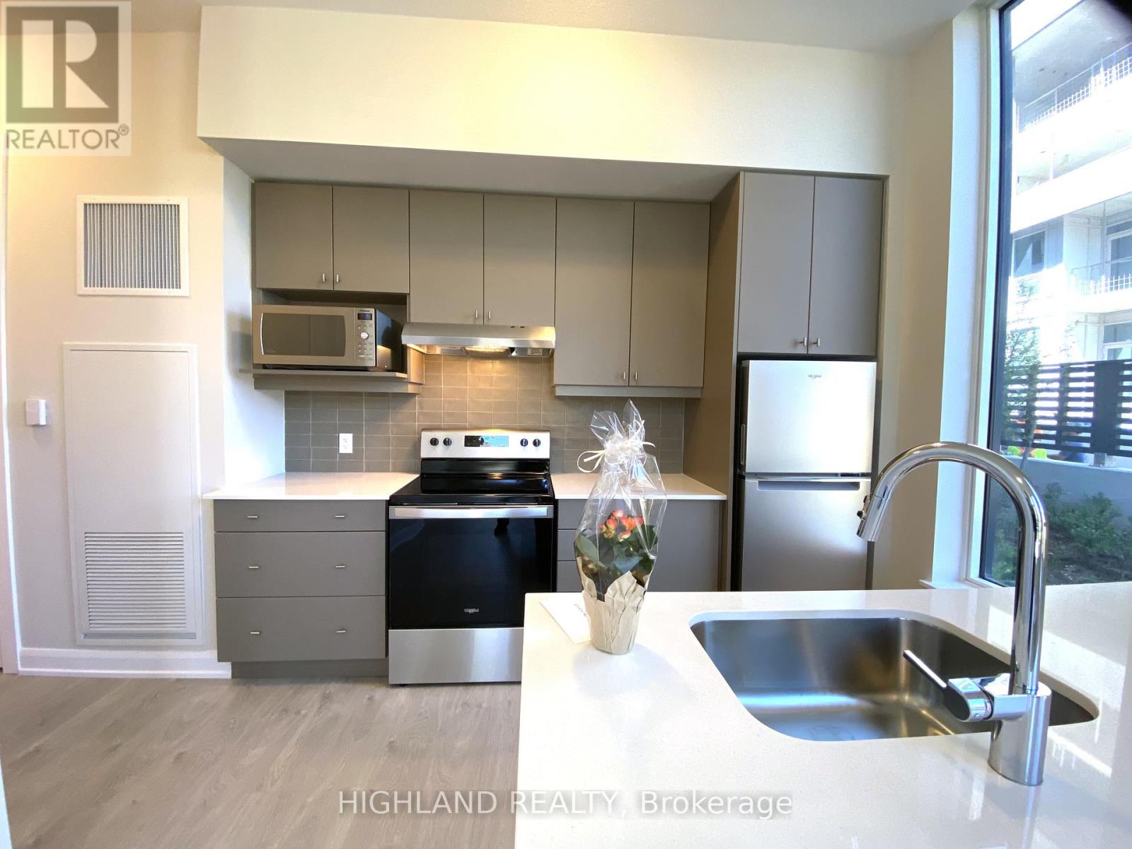 110 - 3220 William Coltson Avenue, Oakville, Ontario  L6H 7X9 - Photo 6 - W12700708