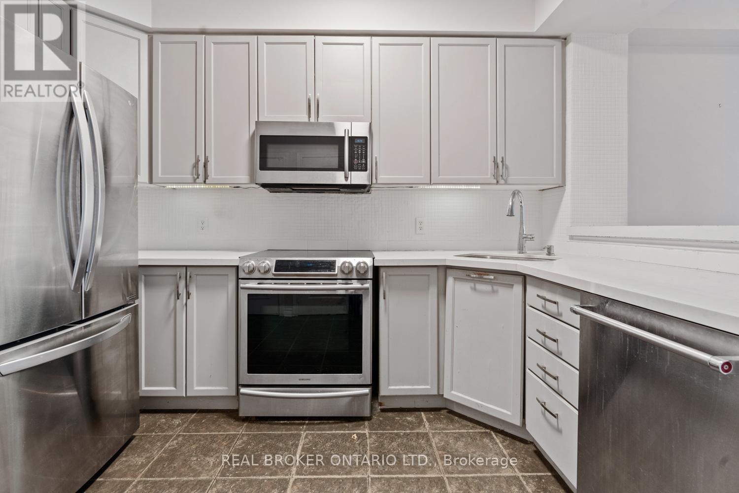 209 - 3531 Lakeshore Boulevard W, Toronto, Ontario  M8W 1P4 - Photo 6 - W12700712