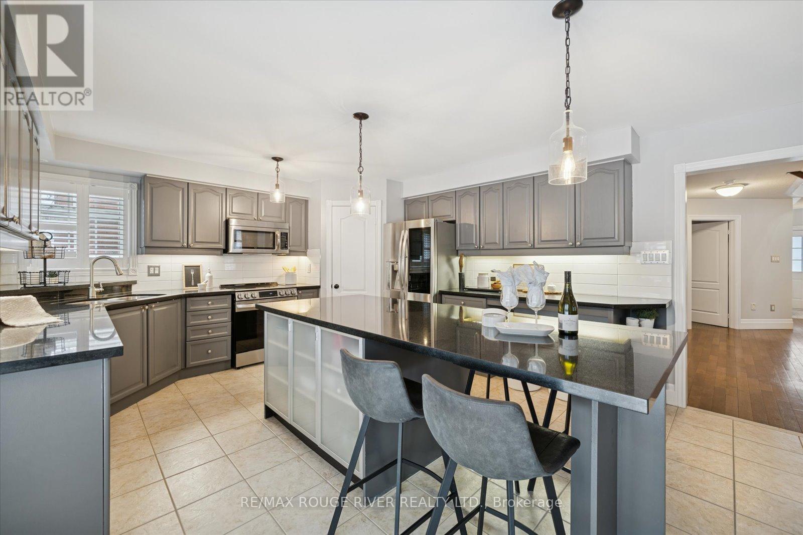 117 Carnwith Drive E, Whitby, Ontario  L1M 1K1 - Photo 12 - E12671556