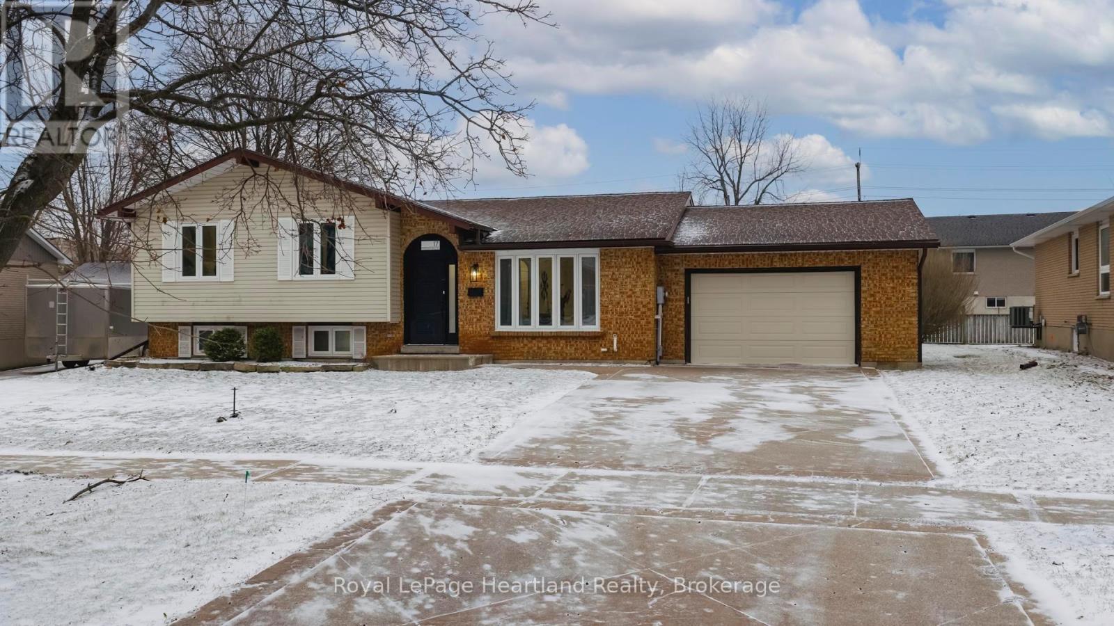 17 SUNCOAST DRIVE W, Goderich, Ontario
