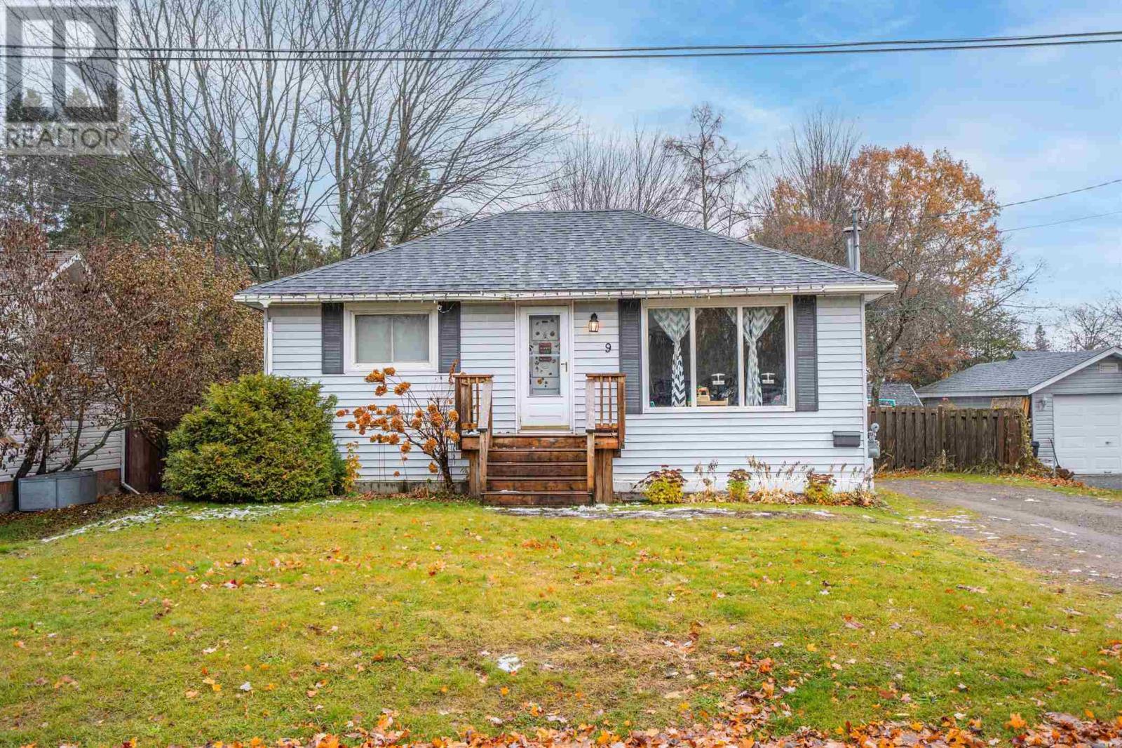 9 Market St, Sault Ste. Marie, Ontario  P6A 4S9 - Photo 2 - SM253281