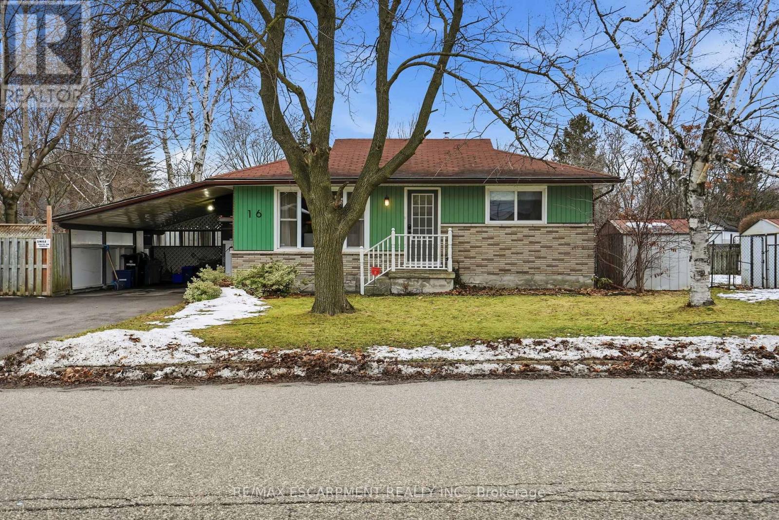 16 Alison Avenue, Waterloo, Ontario  N1R 1M9 - Photo 2 - X12700634