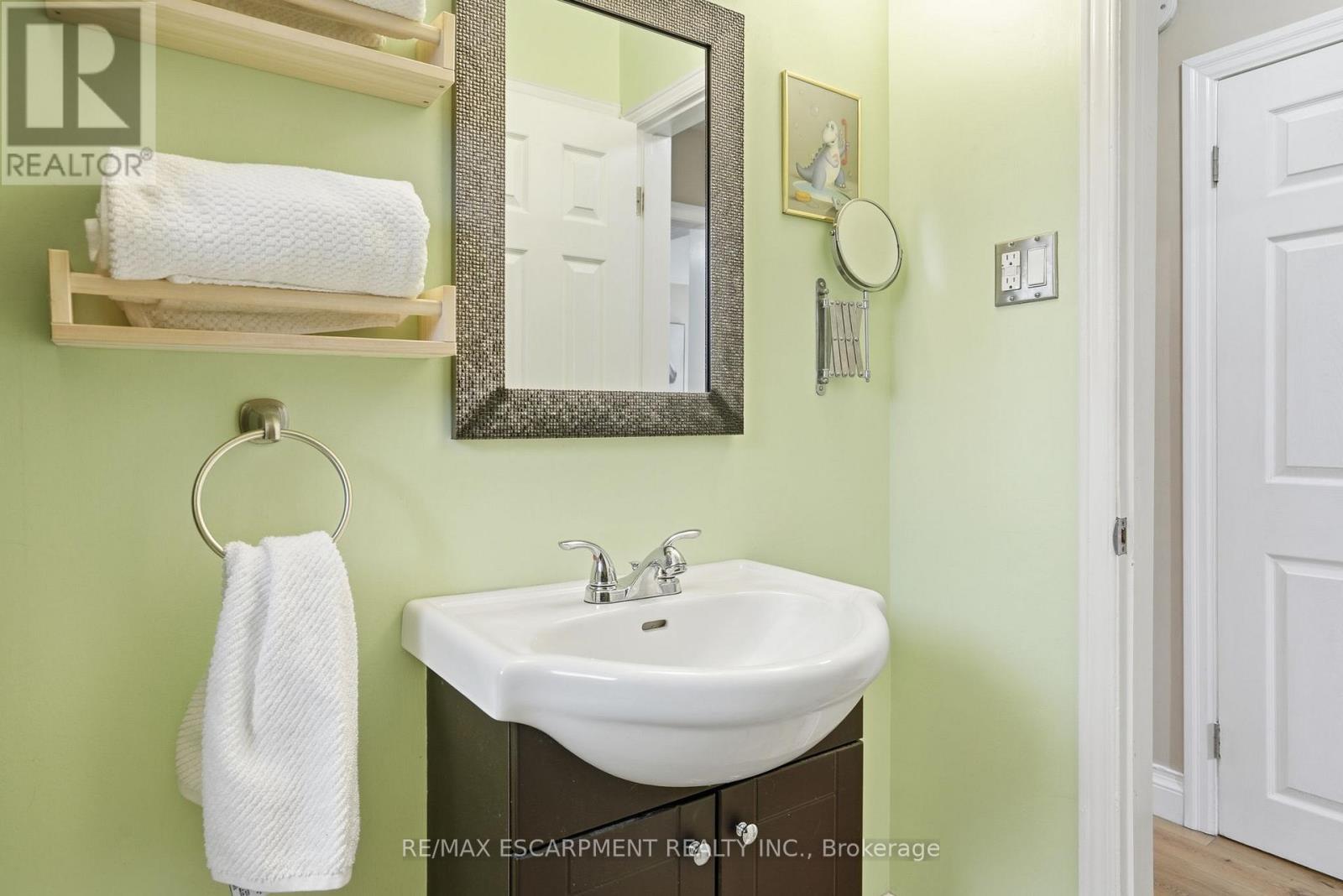 16 Alison Avenue, Waterloo, Ontario  N1R 1M9 - Photo 21 - X12700634