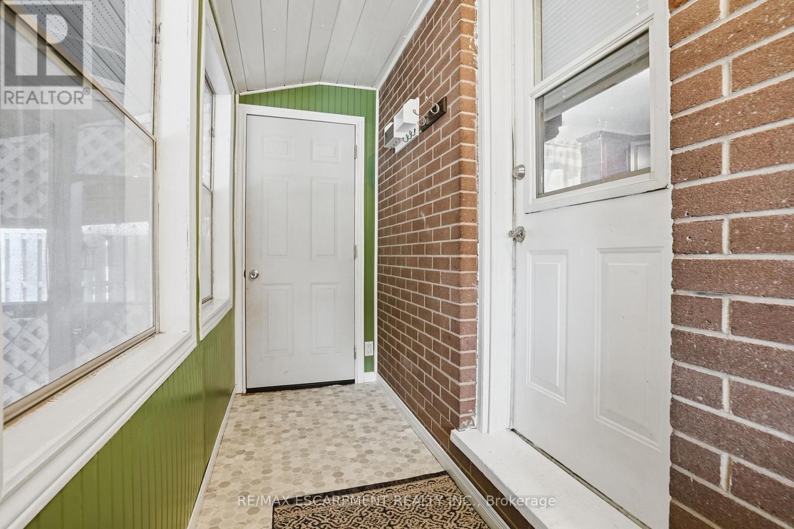 16 Alison Avenue, Waterloo, Ontario  N1R 1M9 - Photo 32 - X12700634