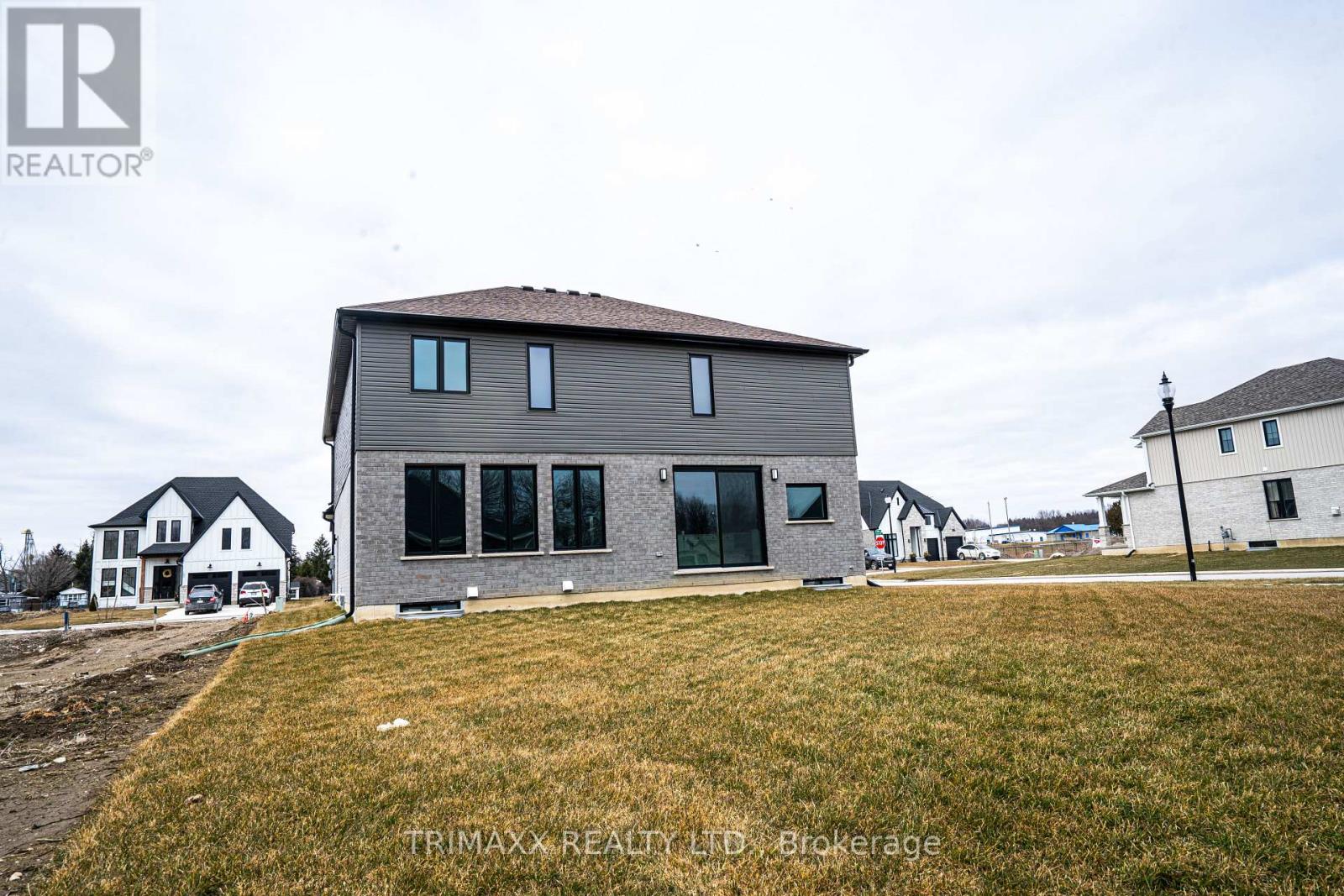 188 Foxborough Place, Thames Centre, Ontario  N0M 2P0 - Photo 3 - X12700682