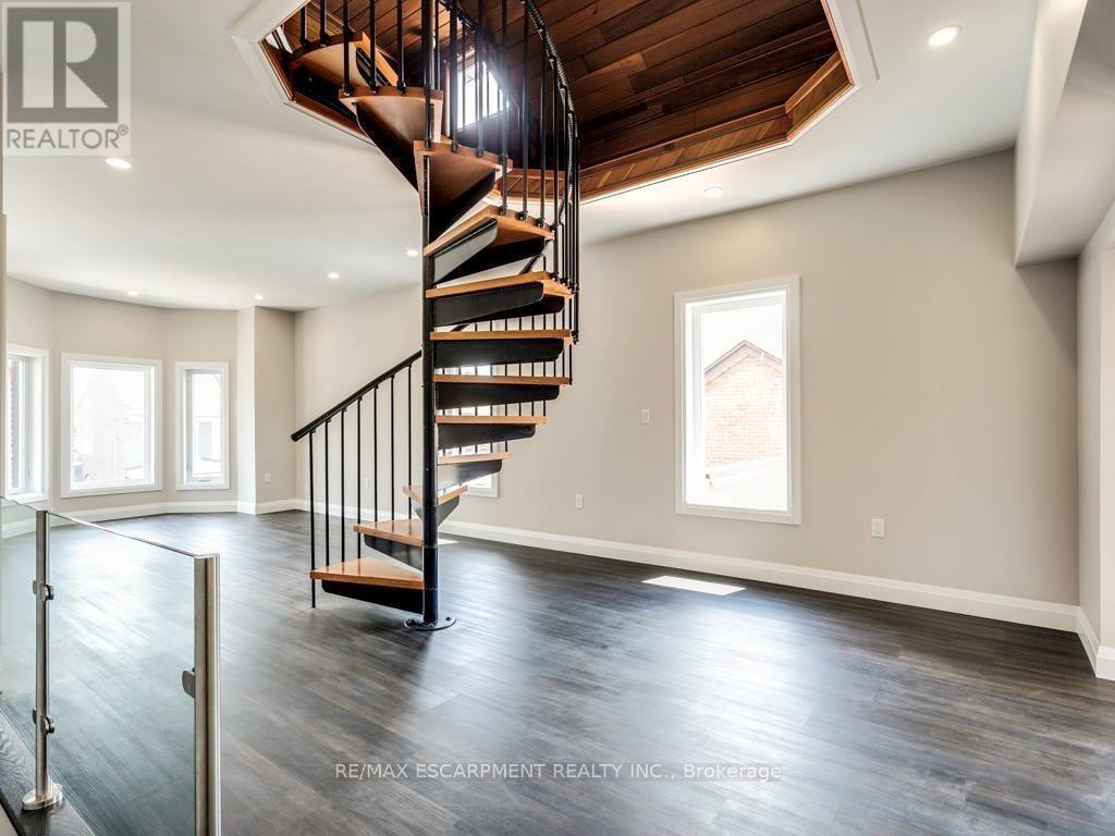 2 - 201 Victoria Avenue N, Hamilton, Ontario  L8L 5E9 - Photo 5 - X12700714