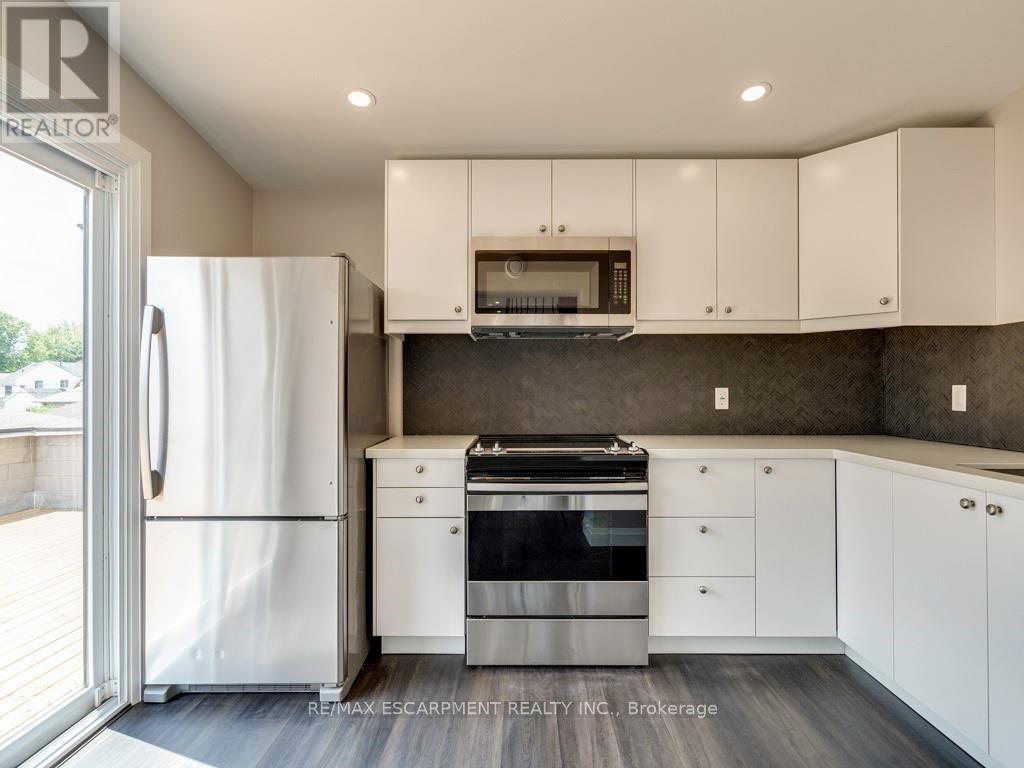 2 - 201 Victoria Avenue N, Hamilton, Ontario  L8L 5E9 - Photo 6 - X12700714