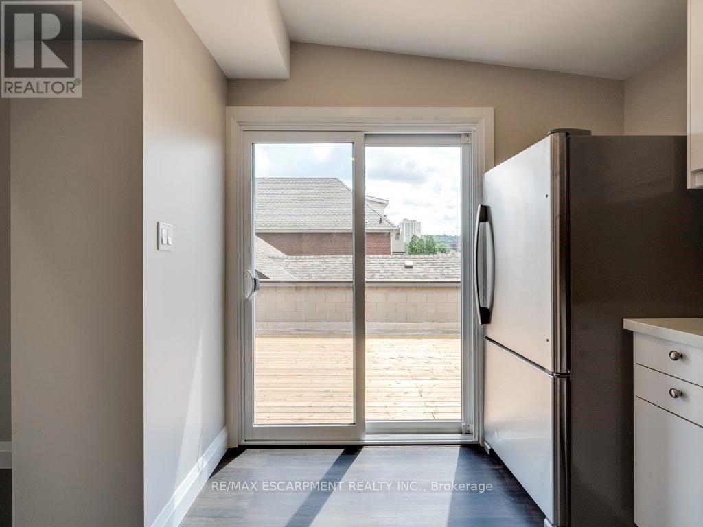 2 - 201 Victoria Avenue N, Hamilton, Ontario  L8L 5E9 - Photo 8 - X12700714