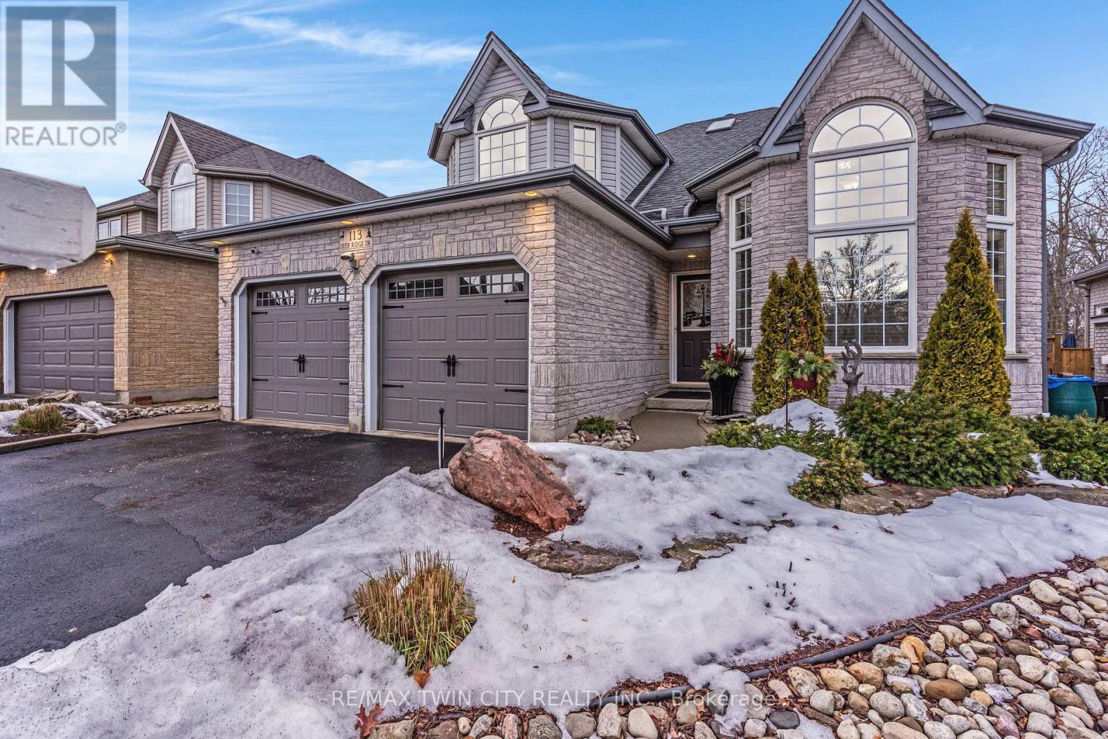 113 Deer Ridge Drive, Kitchener, Ontario  N2P 2K9 - Photo 2 - X12700756