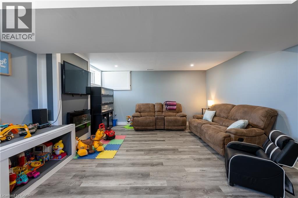 350 Kemp Road W, Grimsby, Ontario  L3M 4E7 - Photo 29 - 40798931