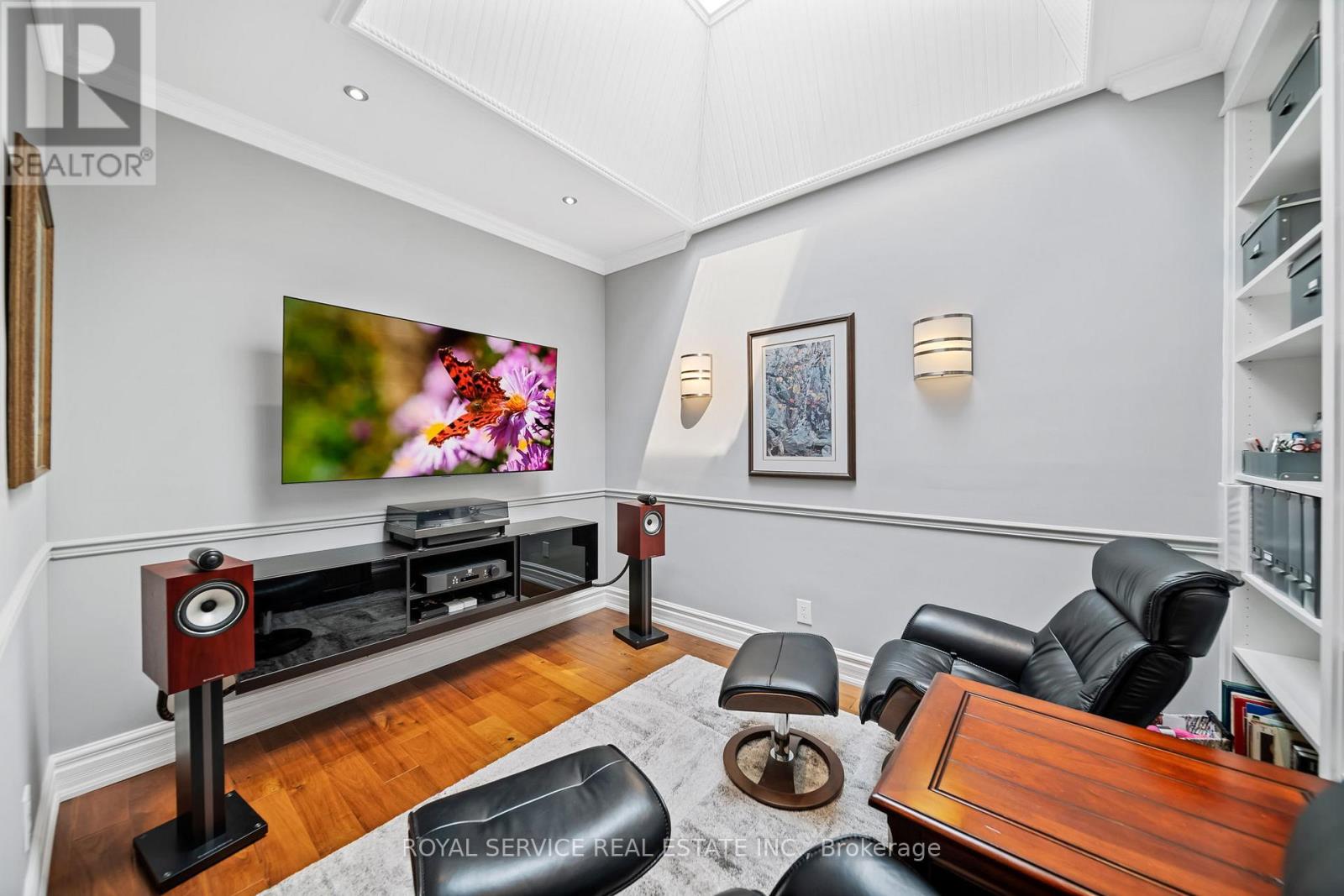 403 - 323 George Street, Cobourg, Ontario  K9A 3L9 - Photo 4 - X12700774