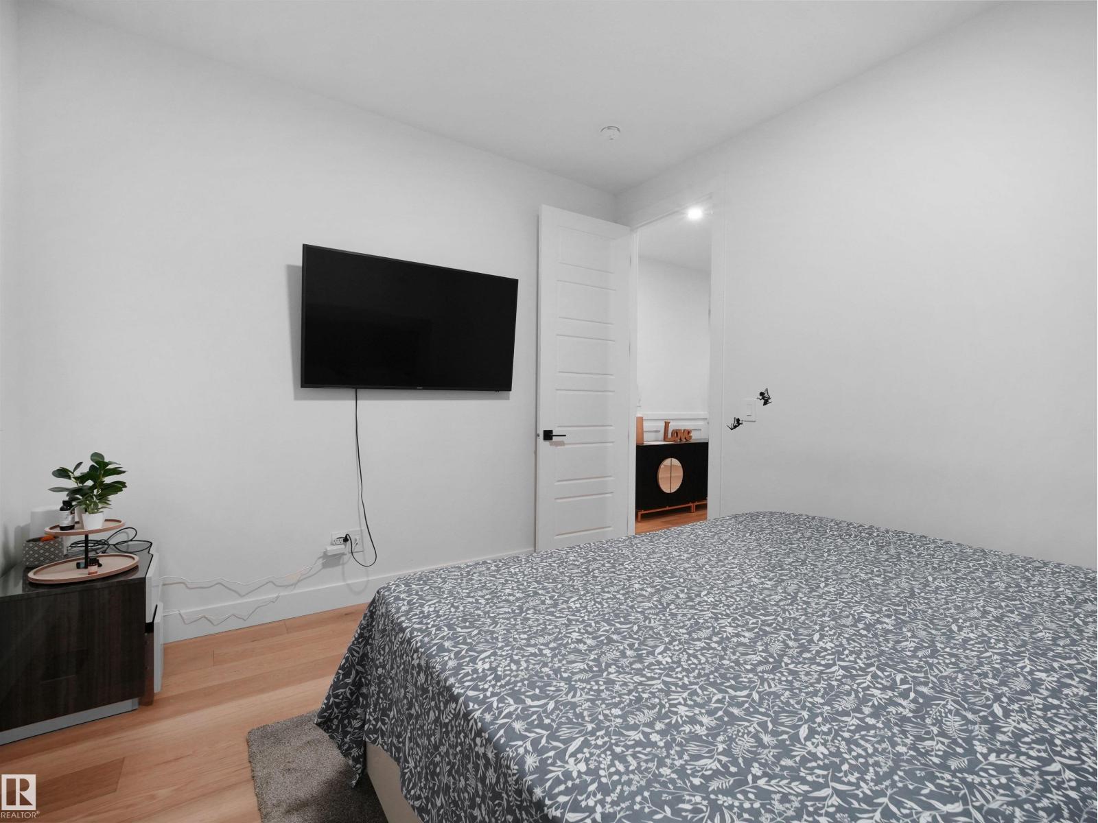 2928 1 Av Sw, Edmonton, Alberta  T6X 3E2 - Photo 10 - E4470182