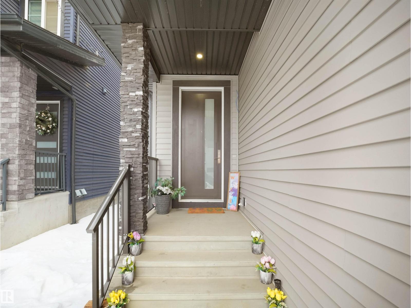 2928 1 Av Sw, Edmonton, Alberta  T6X 3E2 - Photo 3 - E4470182