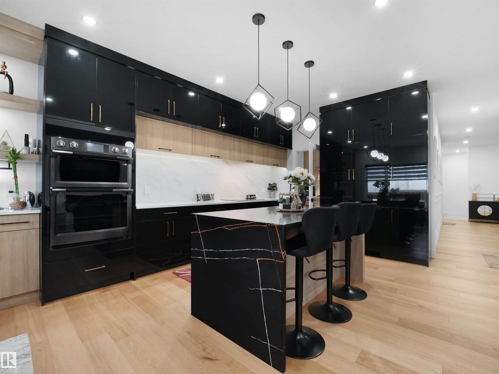 2928 1 Av Sw, Edmonton, Alberta  T6X 3E2 - Photo 19 - E4470182