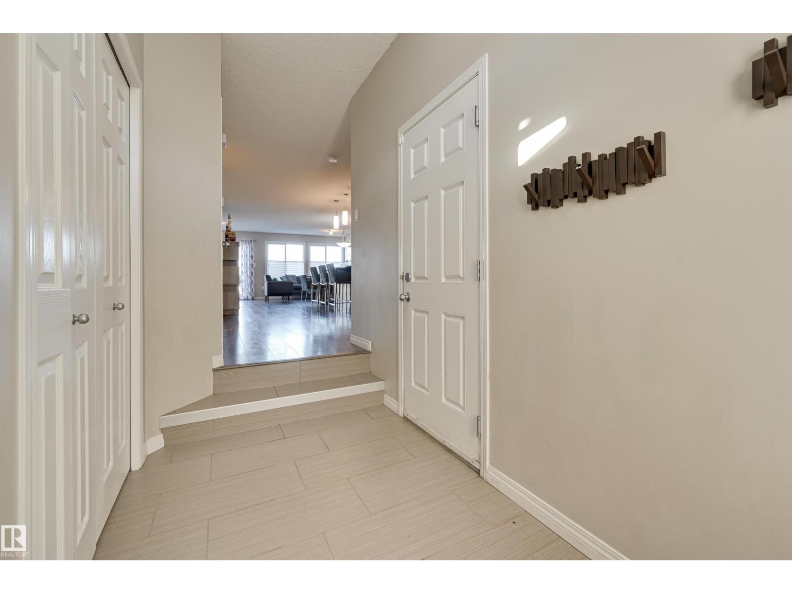 2720 Coughlan Green Gr Sw, Edmonton, Alberta  T6W 3N8 - Photo 4 - E4470185