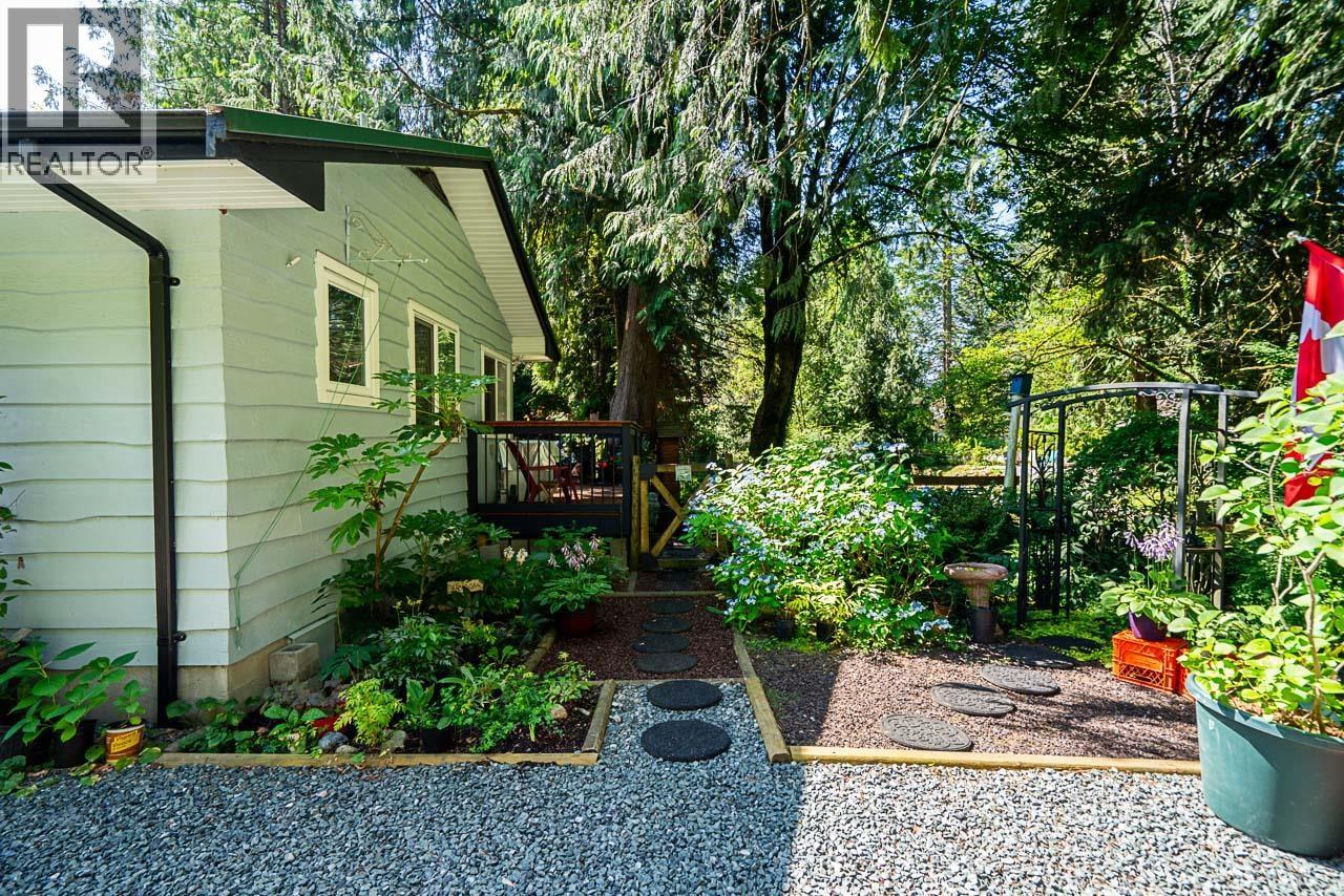 22592 132 Avenue, Maple Ridge, British Columbia  V4R 2R2 - Photo 3 - R3079893