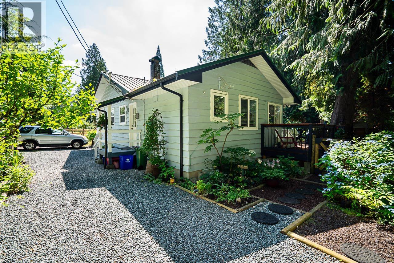 22592 132 Avenue, Maple Ridge, British Columbia  V4R 2R2 - Photo 4 - R3079893