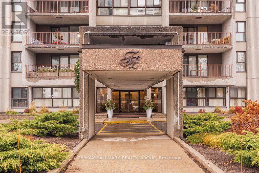 1904 - 1785 Frobisher Lane, Ottawa, Ontario  K1G 3T7 - Photo 2 - X12700858